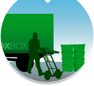 Der Lieferant bringt die Umzugskisten von GoFoxBox direkt an deine Haustüre